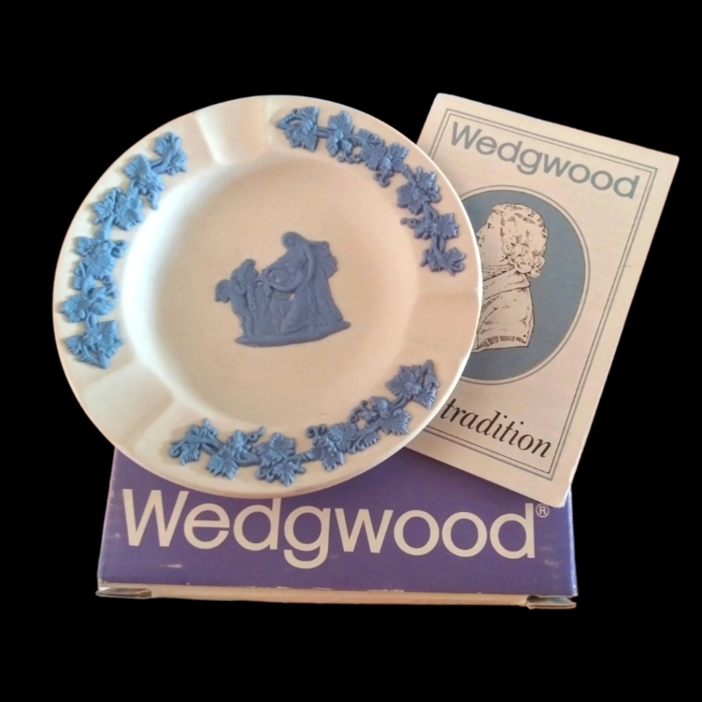 Vintage Wedgwood Jasperware Pale Blue on White 4.5" Ash Tray 2488